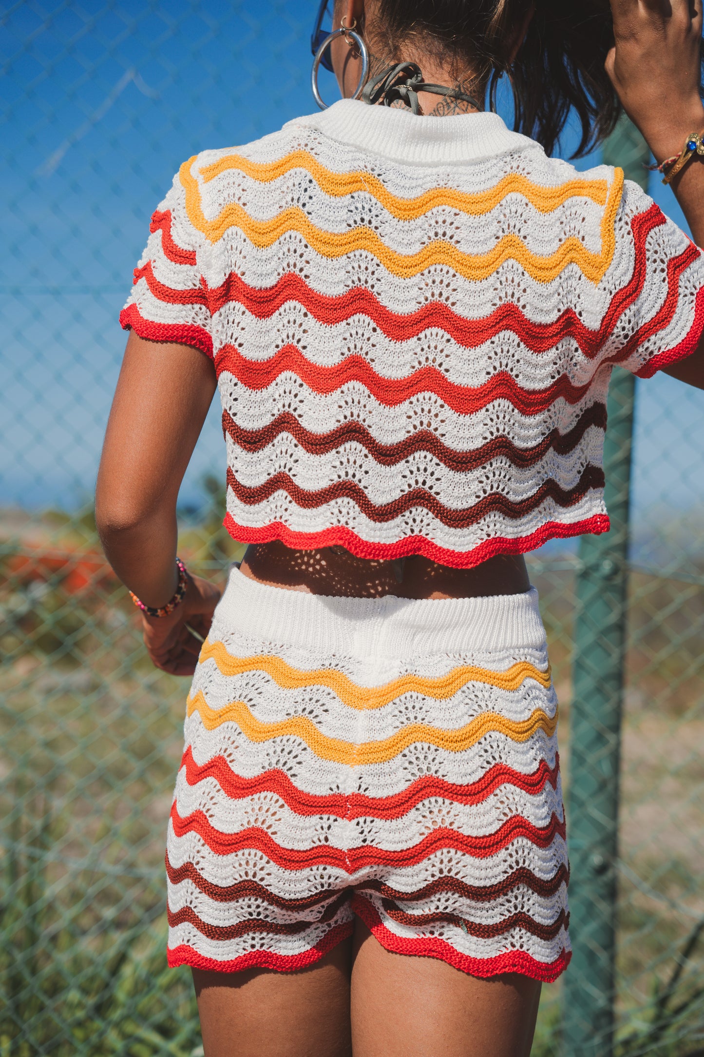 ENSEMBLE TRICOT ONDULÉ COLORÉ - HAUT et SHORT