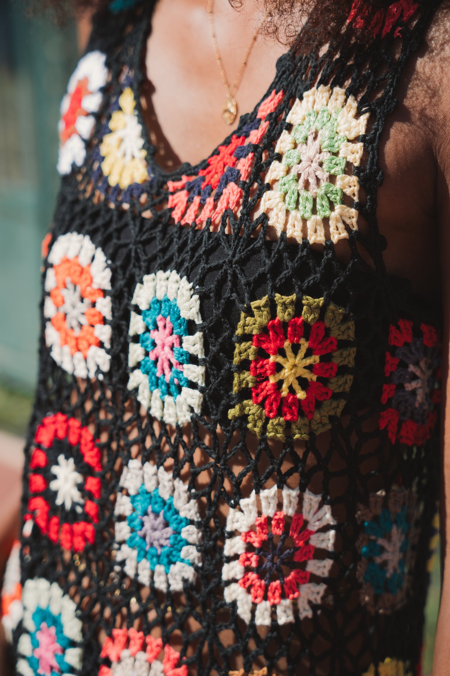 LONGUE ROBE EN CROCHET MOTIF COLORÉ