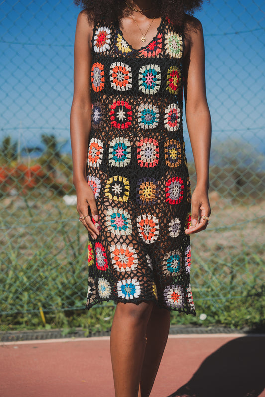 LONGUE ROBE EN CROCHET MOTIF COLORÉ