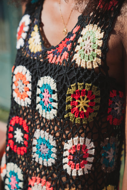 LONGUE ROBE EN CROCHET MOTIF COLORÉ